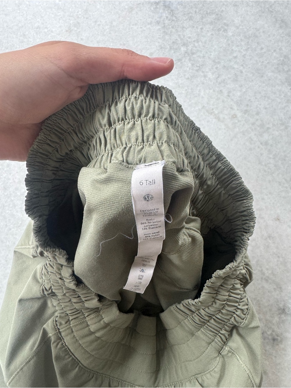 lululemon athletica Women's Hotty Hot High-Rise Lined Shorts 4’’ in Green Twill - Picture 3 of 3